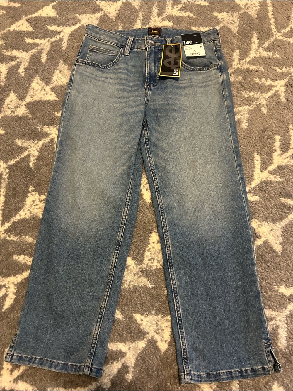 New with tags Lee womens cropped Straight Jeans